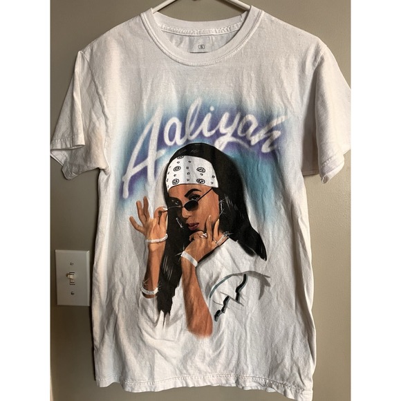 The Unbranded Brand Other - Aaliyah White T-Shirt Size Small R&B Hip Hop Printed Airbrush Ripple Junction